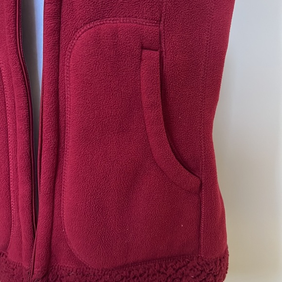 Women’s reversible Van Heusen, full zip vest red size small - Picture 2 of 10